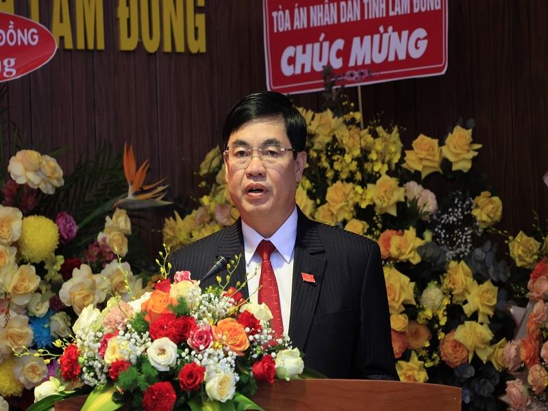 Đồng chí Trần Đình Văn - Phó Bí thư Thường trực Tỉnh ủy phát biểu tại buổi lễ trao quyết định