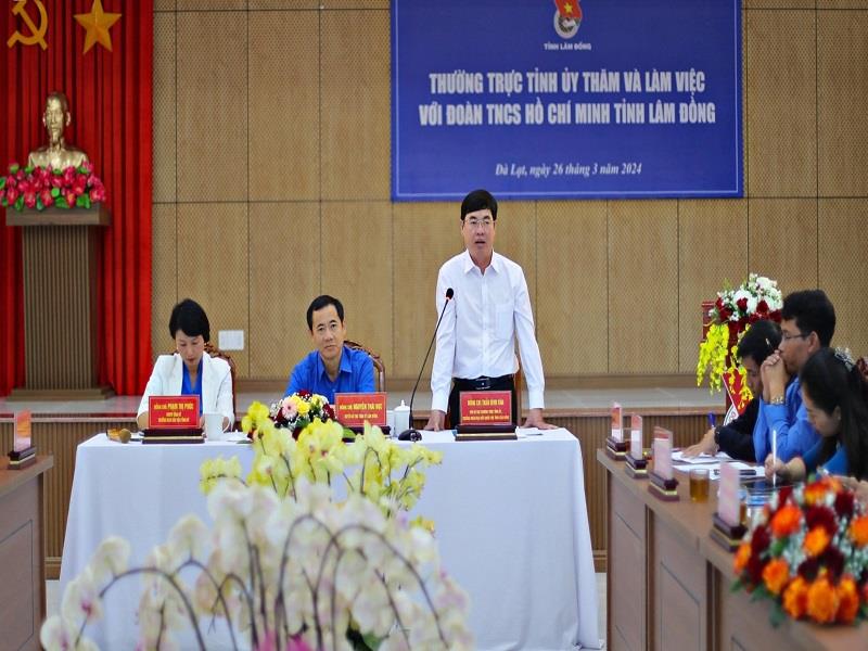 Đồng chí Trần Đình Văn - Phó Bí thư Thường trực Tỉnh ủy phát biểu tại buổi làm việc