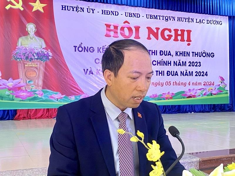 Đồng chí Sử Thanh Hoài - Bí thư Huyện ủy, Chủ tịch HĐND huyện phát biểu chỉ đạo hội nghị