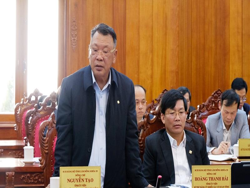 Đồng chí Nguyễn Tạo - Phó trưởng Đoàn Đại biểu Quốc hội tỉnh đóng góp ý kiến tại hội nghị