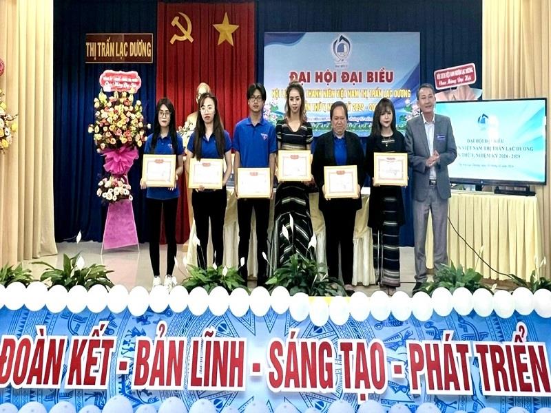 UBND thị trấn Lạc Dương khen thưởng các tập thể và cá nhân có thành tích xuất sắc trong công tác Hội và phong trào thanh niên giai đoạn 2019-2024