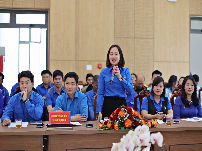 Bí thư Thành Đoàn Bảo Lộc Nguyễn Hà Thanh trình bày ý kiến về việc giải quyết đầu ra cho cán bộ Đoàn khi hết tuổi