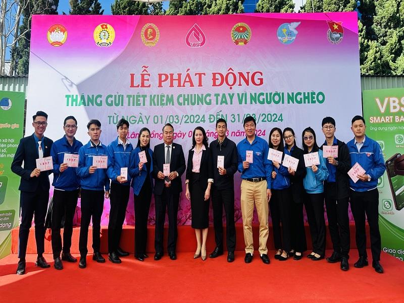 Đoàn Thanh niên Cộng sản Hồ Chí Minh tỉnh Lâm Đồng tham gia gửi tiết kiệm