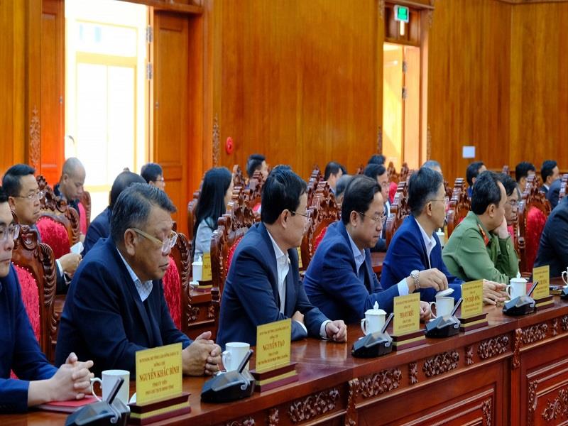 Các đồng chí Uỷ viên Ban Thường vụ tỉnh uỷ Lâm Đồng tham dự hội nghị