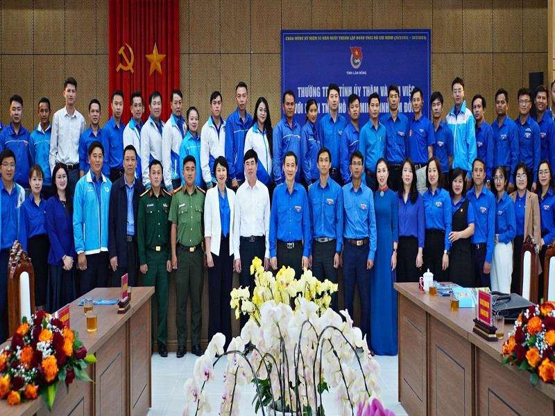 Thường trực Tỉnh ủy chụp ảnh lưu niệm với Đoàn TNCS Hồ Chí Minh tỉnh Lâm Đồng
