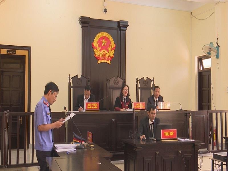 Quang cảnh phiên tòa tại điểm cầu trung tâm Tòa án nhân dân huyện Lạc Dương