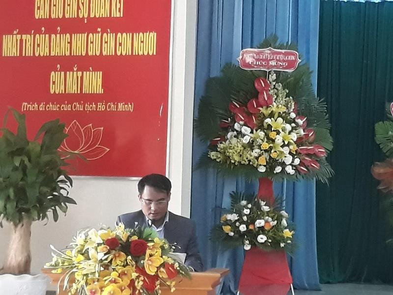 Đồng chí Ya Tiong - Phó Bí thư Thường trực Huyện ủy phát biểu chỉ đạo tại đại hội