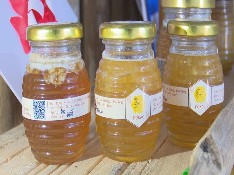 Tổ hợp tác mật ong PơKao đầu tư bài bản cho khâu nhãn mác, đóng gói sản phẩm