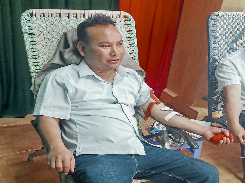 Các tình nguyện viên tham gia hiến máu
