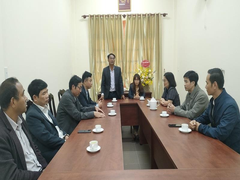 Phó Bí thư Thường trực Huyện ủy Ya Tiong phát biểu chúc mừng
