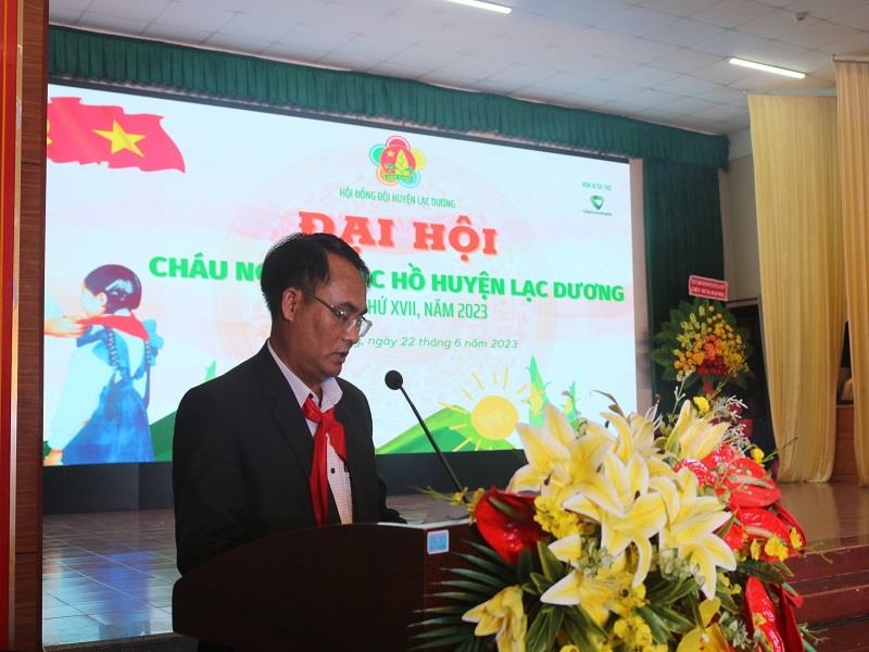 Đồng chí Ya Tiong - Phó Bí thư Thường trực Huyện ủy phát biểu chỉ đạo tại Đại hội