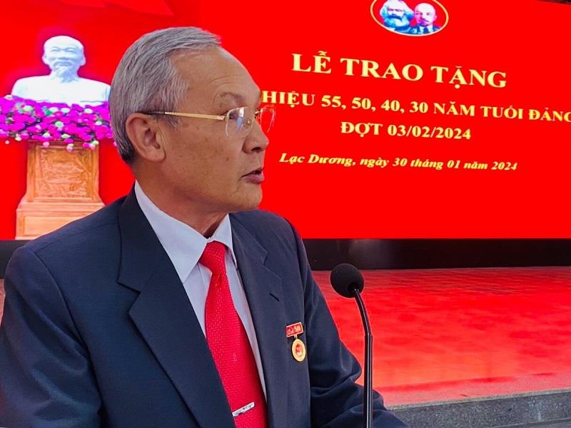 Đồng chí Nguyễn Quang Huy thay mặt các đảng viên phát biểu tại buổi lễ