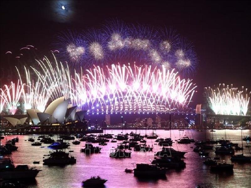 Hình ảnh đón Năm mới rực rỡ tại Sydney, Australia (Ảnh: AFP/TTXVN)