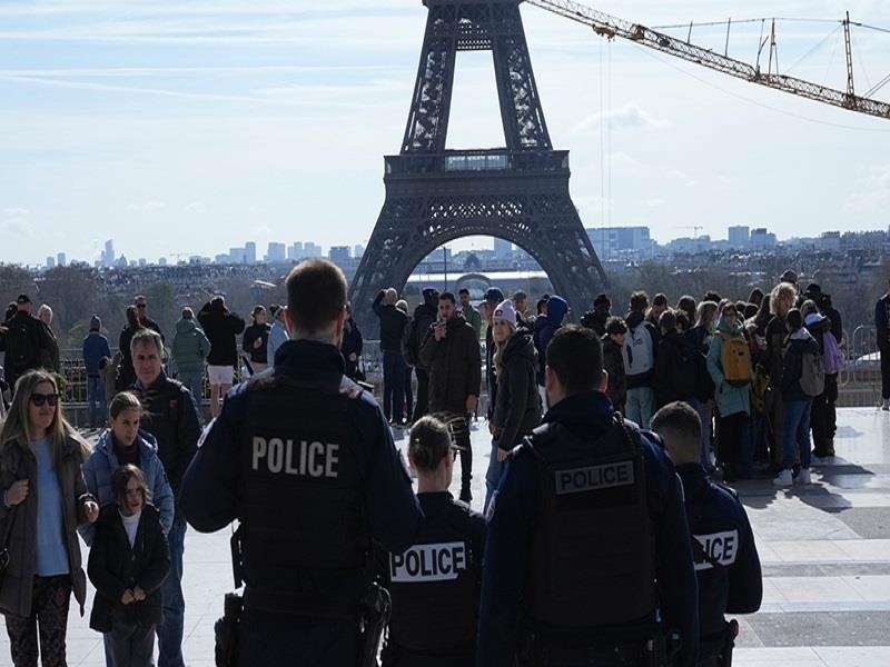 Cảnh sát tuần tra Quảng trường Trocadero, thủ đô Paris (Pháp), ngày 25/3/2024. (Ảnh: VCG)