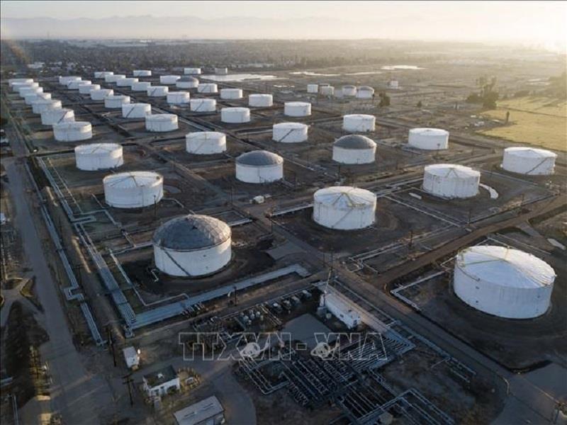 Cơ sở dự trữ dầu thô tại California, Mỹ. (Ảnh: AFP/TTXVN)