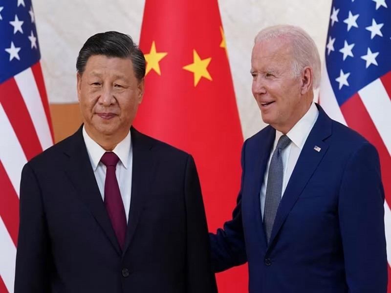 Tổng thống Mỹ Joe Biden (phải) gặp Chủ tịch Trung Quốc Tập Cận Bình bên lề hội nghị thượng đỉnh G20 ở Bali, Indonesia, tháng 11/2022. Ảnh: Reuters