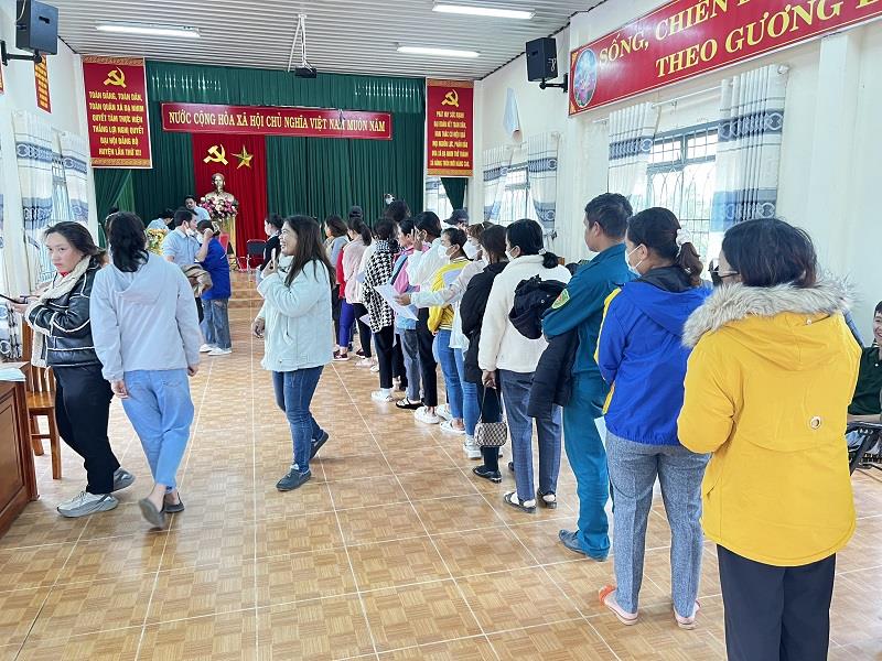 Đông đảo lực lượng của huyện tự nguyện đăng ký tham gia hiến máu đợt II năm 2022 tại xã Đạ Nhim