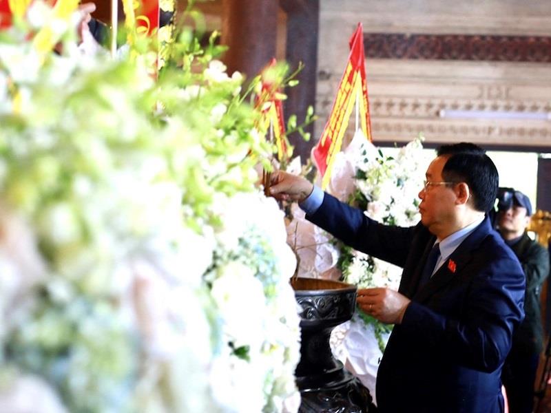 Chủ tịch Quốc hội Vương Đình Huệ dâng hương, dâng hoa tại Khu Di tích lịch sử quốc gia Truông Bồn